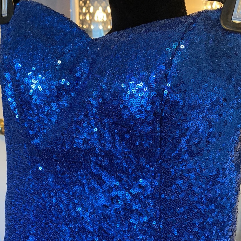 Prom dress - Picture 2 of 6